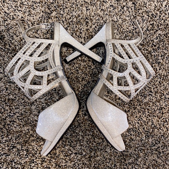 Caparros 3 in Homecoming Heels - Picture 2 of 3